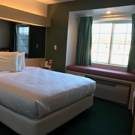Mariner'S Village Resort Carlyle Bagian luar foto