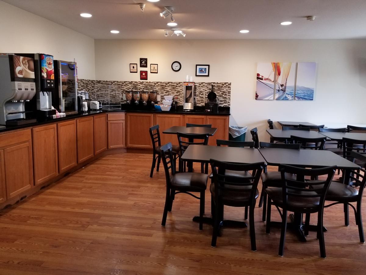 Mariner'S Village Resort Carlyle Bagian luar foto
