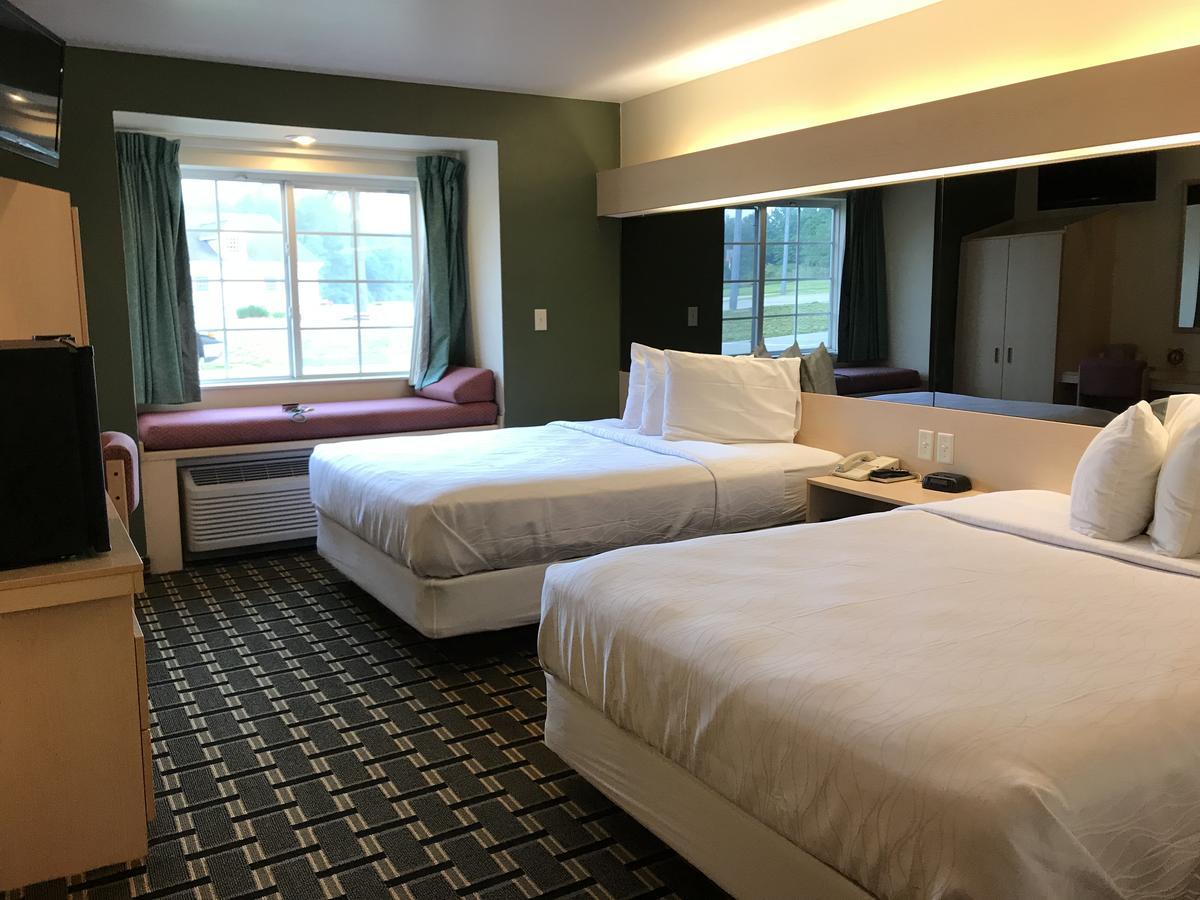 Mariner'S Village Resort Carlyle Bagian luar foto