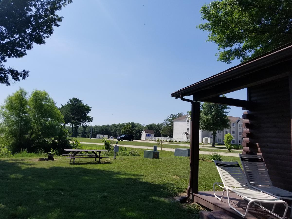 Mariner'S Village Resort Carlyle Bagian luar foto