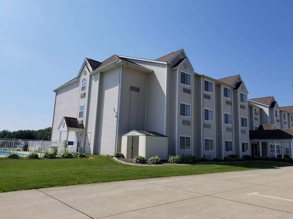 Mariner'S Village Resort Carlyle Bagian luar foto