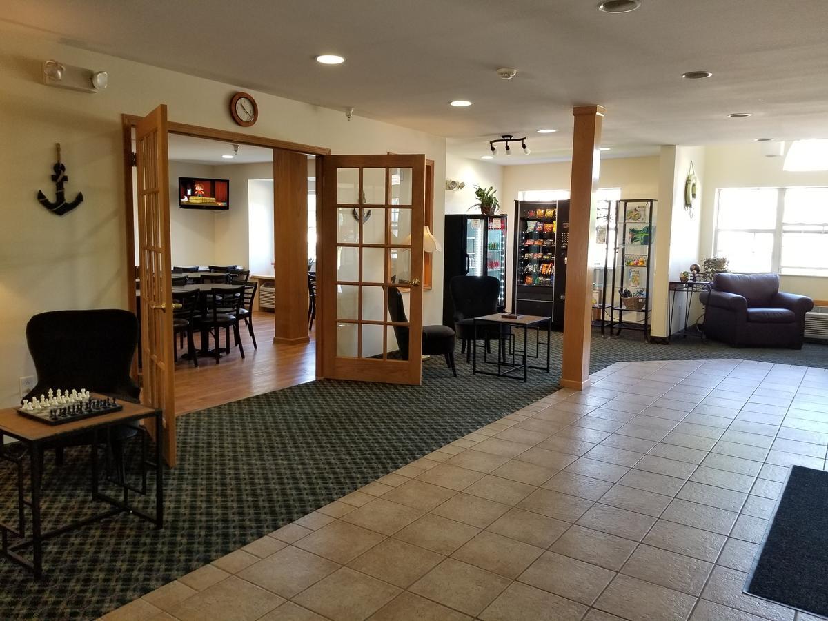 Mariner'S Village Resort Carlyle Bagian luar foto