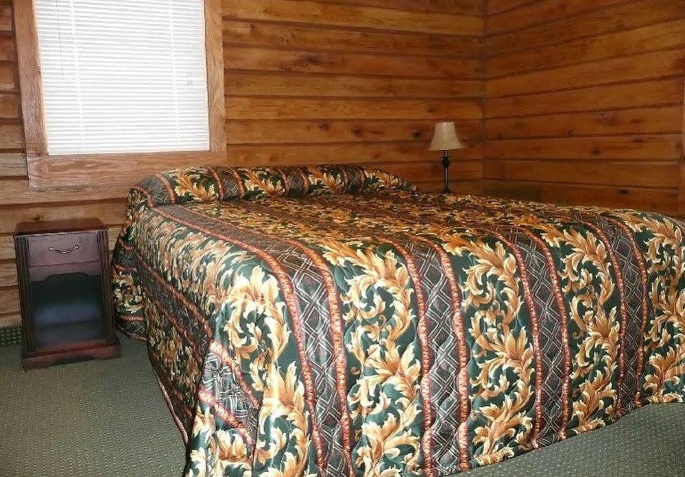 Mariner'S Village Resort Carlyle Bagian luar foto
