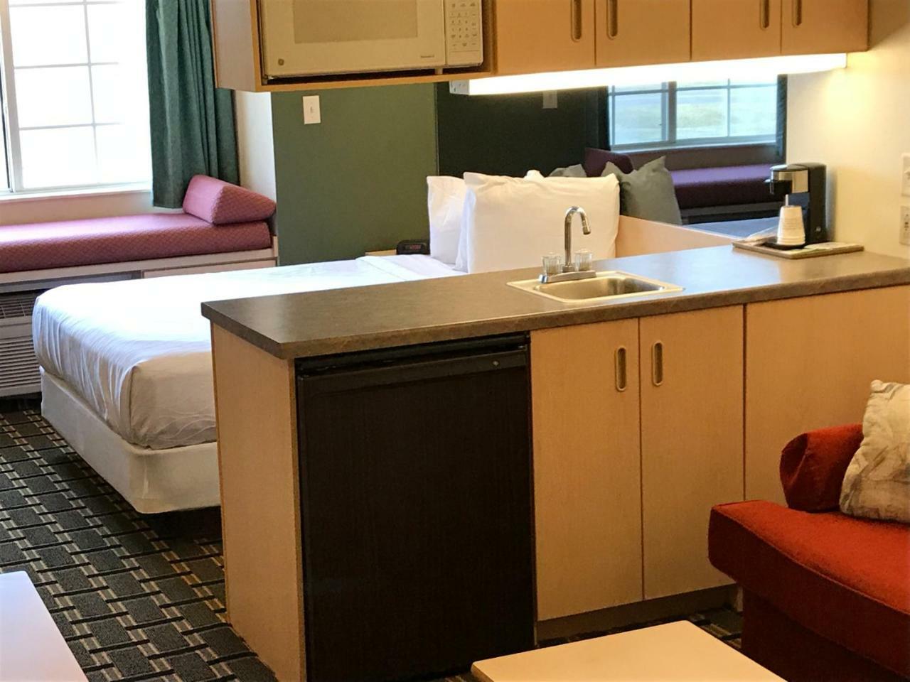 Mariner'S Village Resort Carlyle Bagian luar foto